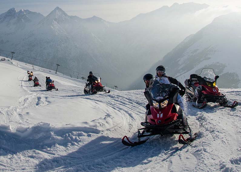 Balade en motoneige dans les Pyrénées